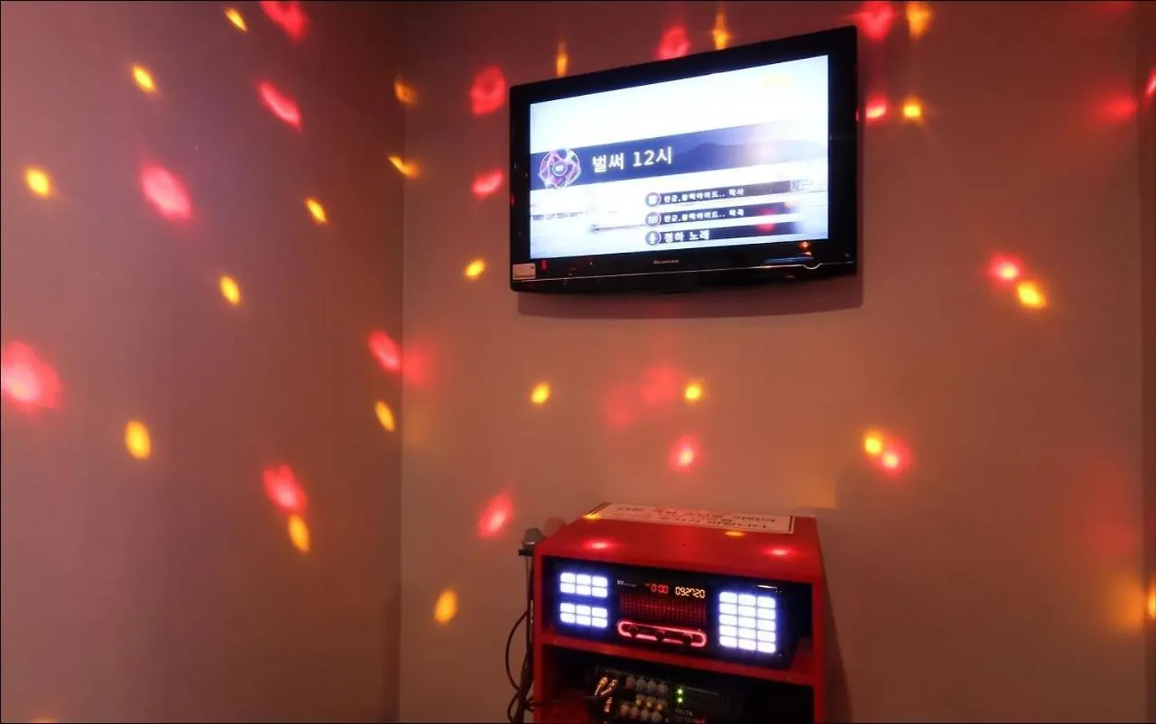 Amor Hotel Gimhae 2*,